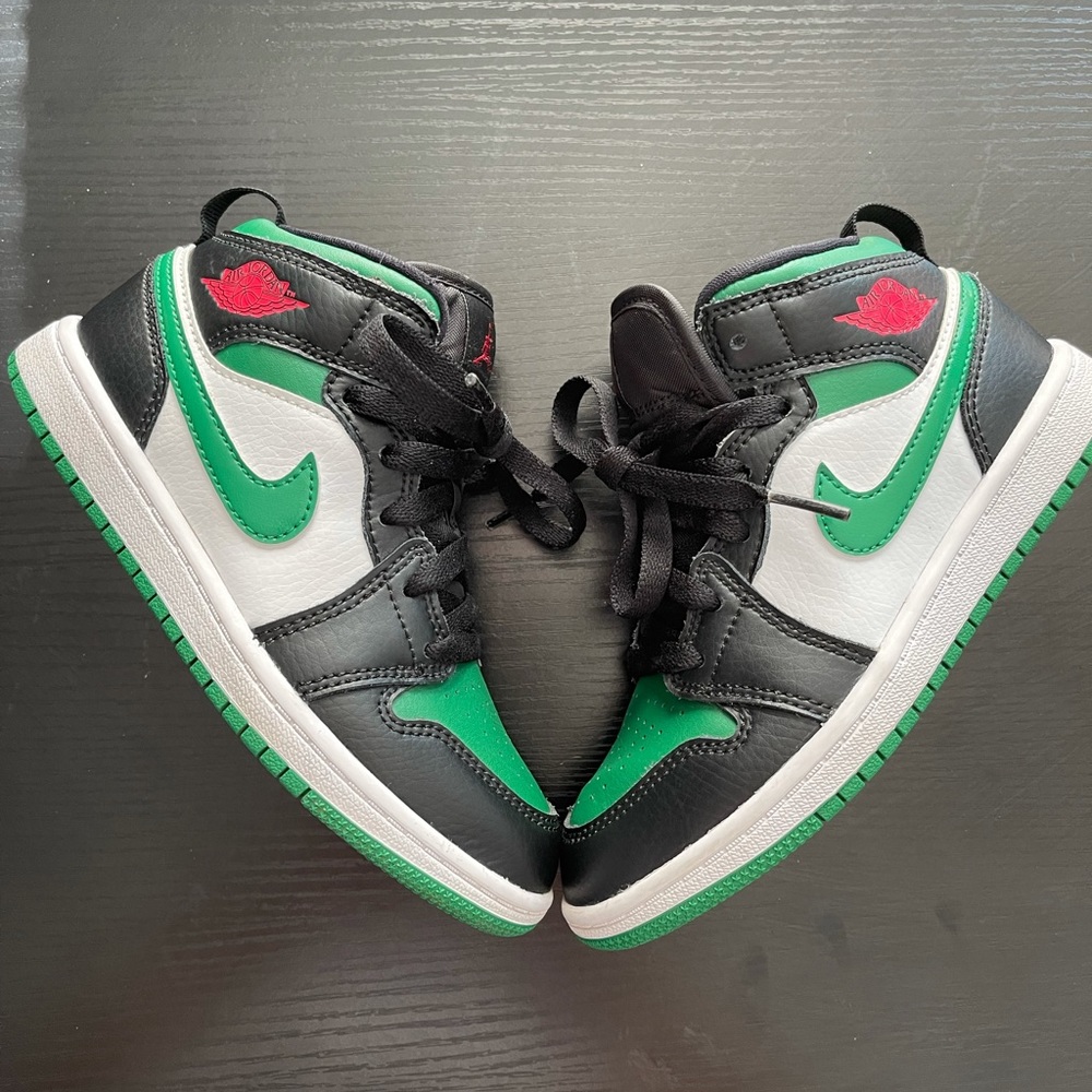 Air Jordan 1 Mid size 13 boys